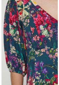 medicine - Medicine sukienka kolor maxi rozkloszowana. Kolor: turkusowy. Materiał: tkanina. Typ sukienki: rozkloszowane. Długość: maxi #4