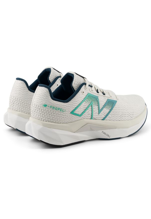 Buty męskie New Balance FuelCell Propel v5 MFCPR1K4 – beżowe. Okazja: na co dzień. Kolor: beżowy. Materiał: materiał, syntetyk, guma. Szerokość cholewki: normalna. Sport: fitness, bieganie