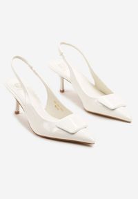 Born2be - Białe Sandały Slingback z Lakierowanym Połyskiem na Obcasie Harilin. Okazja: na co dzień. Nosek buta: szpiczasty. Kolor: biały. Materiał: lakier. Wzór: aplikacja. Obcas: na obcasie. Styl: casual, klasyczny, elegancki. Wysokość obcasa: średni #2