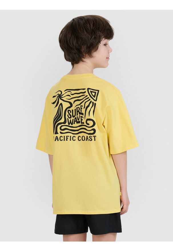 4f - 4F T-shirt oversize z nadrukiem chłopięcy - żółty 140 (9-10 lat). Okazja: na co dzień. Kolor: żółty. Materiał: dzianina, bawełna, jersey. Długość rękawa: krótki rękaw. Długość: krótkie. Wzór: nadruk. Sezon: lato. Styl: klasyczny, sportowy, casual