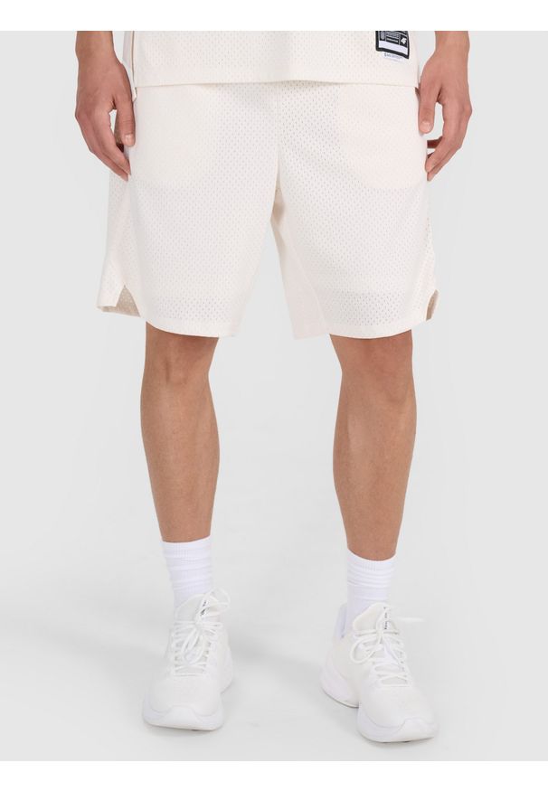 4f - 4F Spodenki do koszykówki szybkoschnące męskie - białe XL. Kolor: biały. Materiał: dzianina, materiał, syntetyk. Długość: krótkie. Wzór: ażurowy. Sport: koszykówka