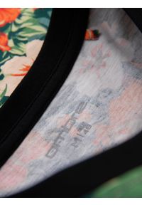 Ombre Clothing - Męski t-shirt bawełniany w kwiatowy wzór full print – czarny V2 OM-TSFP-0249 - XXL. Okazja: na co dzień, na spacer. Kolor: czarny. Materiał: bawełna. Długość rękawa: krótki rękaw. Długość: krótkie. Wzór: kwiaty, nadruk. Sezon: lato. Styl: wakacyjny, elegancki, casual #4