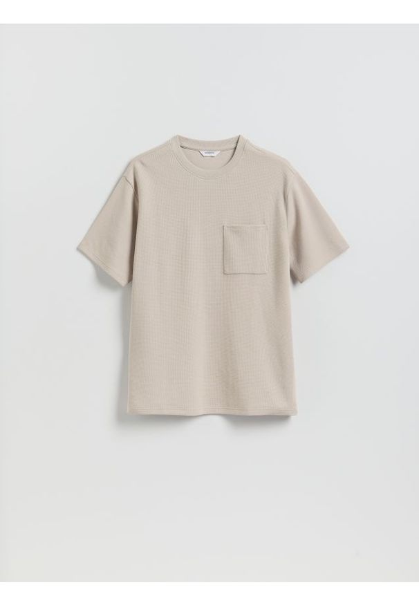 Reserved - Strukturalny t-shirt comfort fit - beżowy. Kolor: beżowy. Materiał: bawełna, dzianina