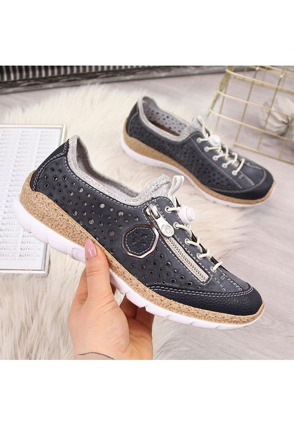 Półbuty damskie sportowe ażurowe granatowe Rieker N42P6-14. Kolor: niebieski. Materiał: skóra ekologiczna. Wzór: ażurowy. Styl: sportowy