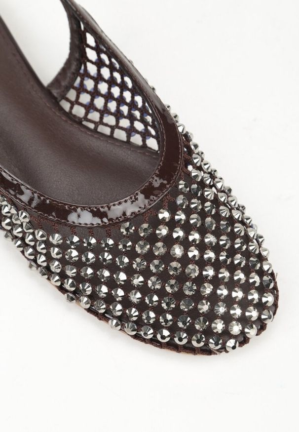 Renee - Brązowe Sandały Lakierowane Ozdobione Cyrkoniami Yesmenor. Kolor: brązowy. Materiał: lakier. Wzór: aplikacja