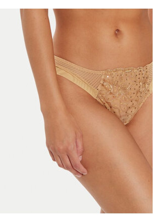 Chantelle Stringi Fleurs Si C12Q90 Beżowy. Kolor: beżowy. Materiał: syntetyk