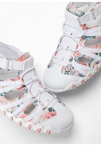 bonprix - Buty wsuwane na profilowanej podeszwie. Zapięcie: bez zapięcia. Kolor: biały #3