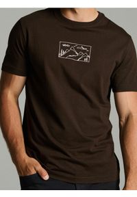 Sinsay - Bawełniana koszulka z haftem - brązowy. Kolor: brązowy. Materiał: bawełna. Wzór: haft