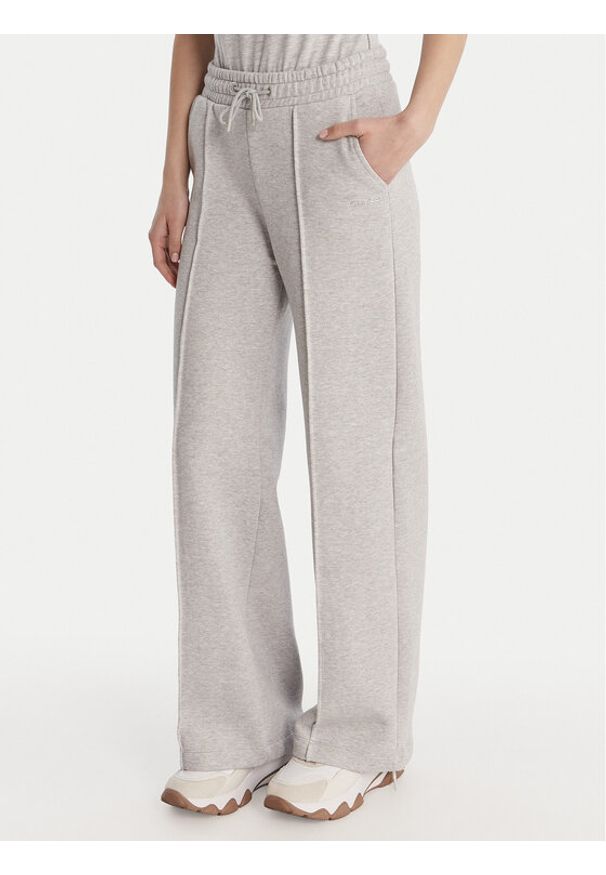 Guess Spodnie dresowe V6RB17 K9V31 Szary Regular Fit. Kolor: szary. Materiał: bawełna