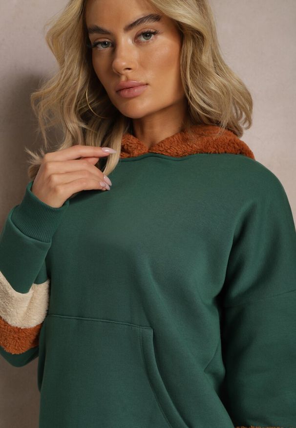 Renee - Zielona Bawełniana Bluza z Kapturem i Wstawkami z Polaru Qilin. Typ kołnierza: kaptur. Kolor: zielony. Materiał: bawełna, polar. Wzór: aplikacja