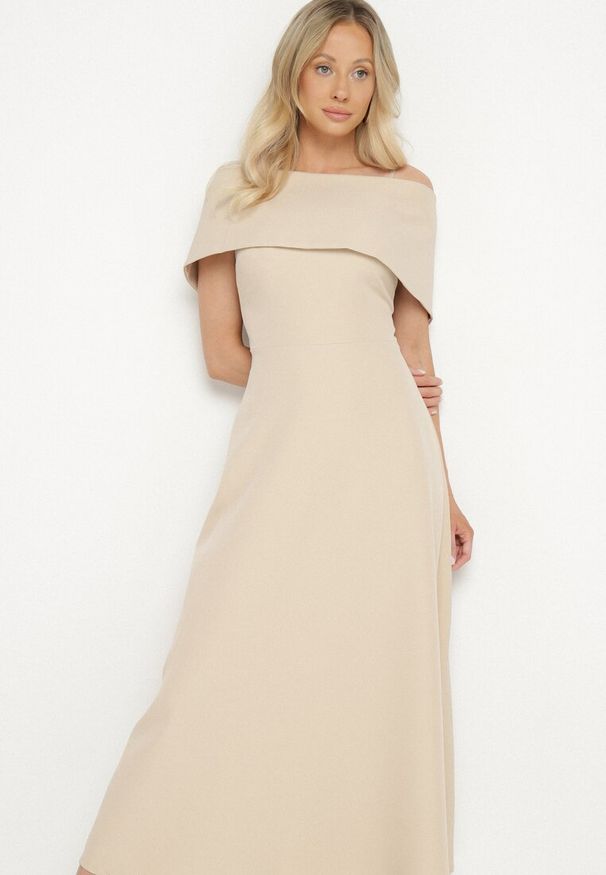 Born2be - Beżowa Sukienka o Rozkloszowanym Kroju na Ramiączkach z Wywijanym Dekoltem Jenathia. Okazja: na wesele, na studniówkę, na ślub cywilny, na imprezę. Kolor: beżowy. Długość rękawa: na ramiączkach