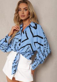 Renee - Niebieska Koszula z Długim Rękawem i Ozdobnymi Napisami Wiązana na Dole Vikna. Okazja: na co dzień, na spotkanie biznesowe. Kolor: niebieski. Materiał: jeans. Długość rękawa: długi rękaw. Długość: długie. Wzór: napisy. Styl: wizytowy, biznesowy, casual
