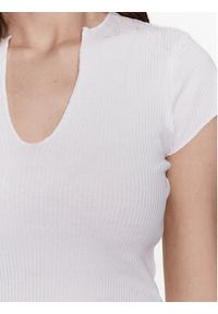 BDG Urban Outfitters Top BDG NOLA NOTCH NECK SS 76467927 Biały Slim Fit. Kolor: biały. Materiał: syntetyk