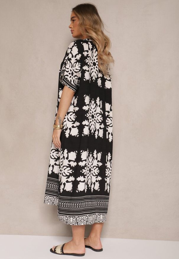 Renee - Czarna Wiskozowa Sukienka o Pudełkowym Kroju z Dekoltem w Serek Adellira. Okazja: na co dzień. Typ kołnierza: dekolt w serek. Kolor: czarny. Materiał: wiskoza. Długość rękawa: krótki rękaw. Styl: casual, klasyczny, elegancki