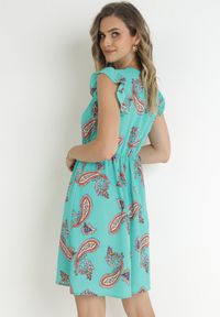 Born2be - Miętowa Rozkloszowana Sukienka z Wiskozy we Wzór Paisley Marinetta. Typ kołnierza: kołnierz z falbankami. Kolor: miętowy. Materiał: wiskoza. Długość rękawa: bez rękawów. Wzór: paisley #4