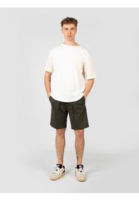 Xagon Man T-shirt | P25082MBM201 | Mężczyzna | Ecru. Okazja: na co dzień. Materiał: bawełna. Wzór: aplikacja. Styl: klasyczny, elegancki, casual