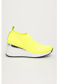 DKNY - Dkny - Buty. Nosek buta: okrągły. Kolor: żółty, zielony, wielokolorowy. Materiał: guma, syntetyk, skóra, materiał. Szerokość cholewki: normalna. Obcas: na koturnie. Wysokość obcasa: średni #1