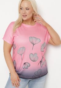 Born2be - Różowy T-shirt z Krótkim Rękawem Ozdobiony Cyrkoniami Flovilla. Okazja: na co dzień, na spotkanie biznesowe, do pracy. Kolor: różowy. Materiał: jeans. Długość rękawa: krótki rękaw. Długość: krótkie. Wzór: aplikacja. Styl: biznesowy, elegancki, casual #7