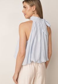 Born2be - Niebieska Elegancka Bluzka z Wiskozy Ozdobiona Wiązaniem Nemereia. Typ kołnierza: kokarda. Kolor: niebieski. Materiał: wiskoza. Długość: długie. Wzór: aplikacja. Styl: elegancki #2
