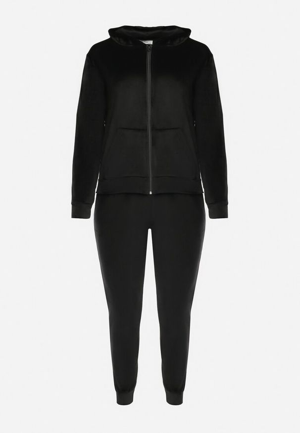 Born2be - Czarny 2-Częściowy Welurowy Komplet Dresowy ze Spodniami i Bluzą z Kapturem Bondia. Kolekcja: plus size. Kolor: czarny. Materiał: welur, dresówka
