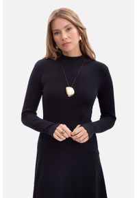 BeWear - Bawełniana sukienka dzianinowa z golfem rozkloszowana czarna. Typ kołnierza: golf. Kolor: czarny, brązowy. Materiał: dzianina, bawełna. Sezon: zima, jesień #4
