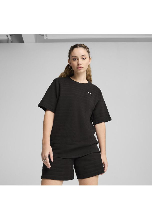 Puma - Damska strukturalna koszulka ESS ELEVATED o luźnym kroju PUMA Black. Kolor: czarny. Materiał: materiał. Wzór: haft. Sport: fitness