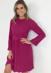 Born2be - Ciemnofioletowa Sukienka Plisowana z Paskiem Flyne. Kolor: fioletowy. Długość rękawa: długi rękaw. Styl: elegancki. Długość: mini #1