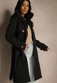 Renee - Czarny Dwurzędowy Płaszcz Trencz z Paskiem i Elegancką Klapą Fireti. Okazja: na co dzień, na spotkanie biznesowe. Kolor: czarny. Materiał: jeans. Długość rękawa: długi rękaw. Długość: długie. Styl: elegancki