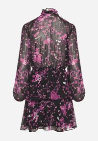 Born2be - Czarno-Fioletowa Rozkloszowana Sukienka Kwiatowa z Falbankami i Gumką w Pasie Zinilda. Okazja: na co dzień. Typ kołnierza: kołnierz z falbankami. Kolor: czarny. Wzór: kwiaty. Typ sukienki: rozkloszowane, proste. Styl: casual, elegancki #3