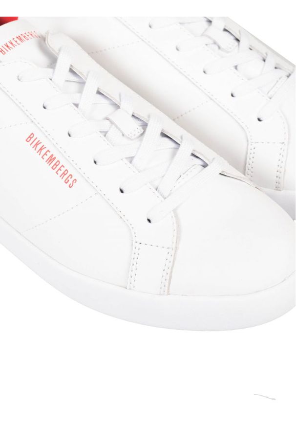Bikkembergs Sneakersy "Saul" | B4BKM0169 | Saul | Mężczyzna | Biały, Czerwony. Kolor: biały, czerwony, wielokolorowy. Materiał: skóra ekologiczna. Wzór: nadruk, aplikacja