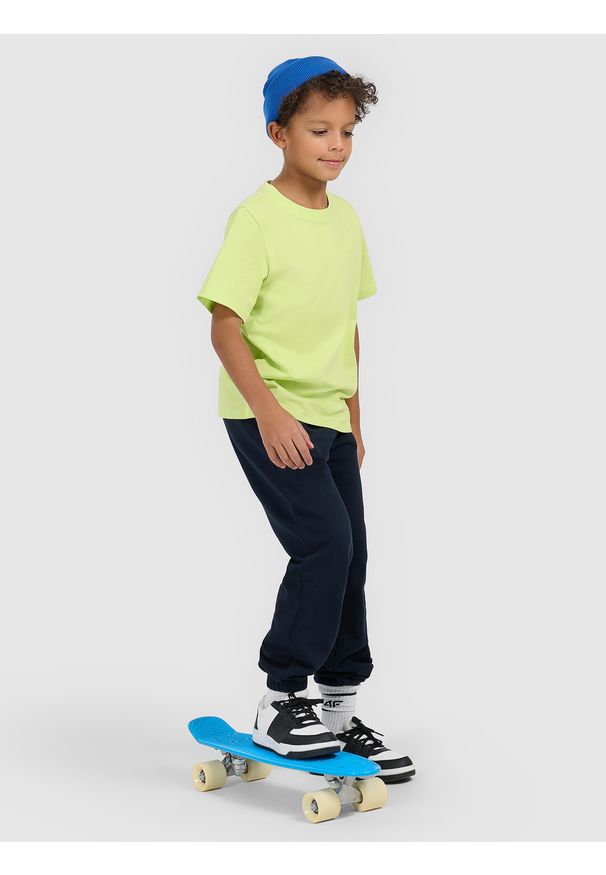 4f - 4F T-shirt regular gładki chłopięcy - zielony 140 (9-10 lat). Okazja: na co dzień, na spacer, na uczelnię. Kolor: zielony. Materiał: materiał, bawełna, dresówka, jeans. Wzór: gładki. Sezon: lato. Styl: klasyczny, casual