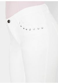 Spodnie 7/8 Skinny ze sznurowaniem bonprix biały. Kolor: biały #3