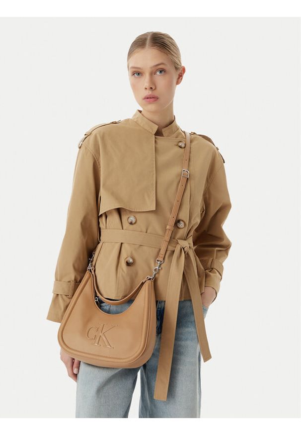 Calvin Klein Torebka Bold Ck Small Crescent LV04F3561G Beżowy. Kolor: beżowy. Materiał: skórzane