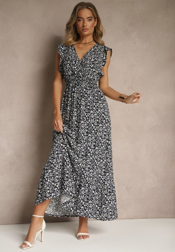 Renee - Granatowa Rozkloszowana Sukienka Zdobiona Falbanami i Kwiatowym Printem Aravee. Okazja: na co dzień, na spacer. Typ kołnierza: dekolt w serek. Kolor: niebieski. Wzór: kwiaty, nadruk, aplikacja. Sezon: lato. Styl: casual