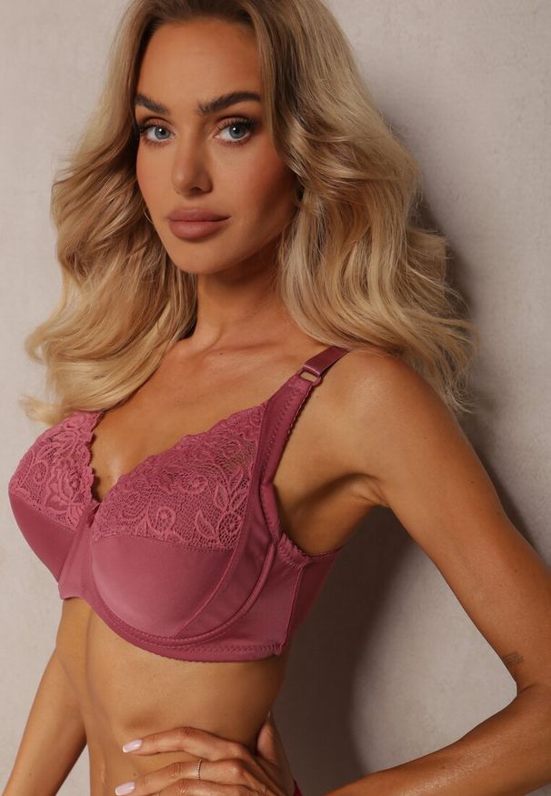 Renee - Ciemnoróżowy Biustonosz z Regulowanymi Ramiączkami i Usztywnieniem o Koronkowym Wykończeniu Vikiiraea. Kolor: różowy. Materiał: koronka