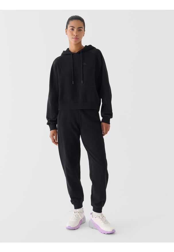 4f - 4F Spodnie dresowe oversize damskie 4F x Anna Lewandowska - czarne S. Kolor: czarny. Materiał: dresówka. Wzór: ze splotem, gładki