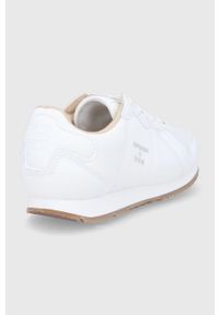 Superdry Buty Retro Runner kolor biały na płaskiej podeszwie. Nosek buta: okrągły. Zapięcie: sznurówki. Kolor: biały. Materiał: guma. Obcas: na płaskiej podeszwie