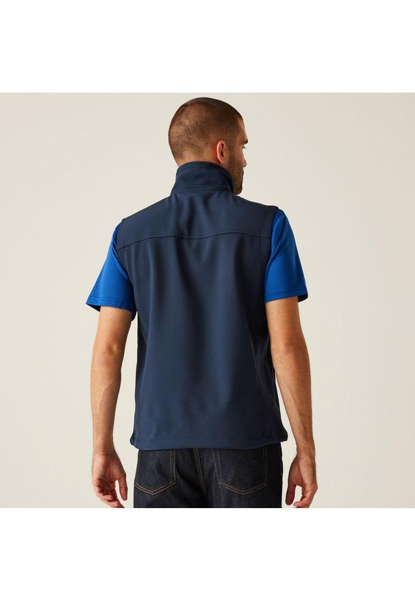 Regatta - Męski ocieplacz Flux Softshell. Kolor: niebieski. Materiał: softshell. Sport: turystyka piesza