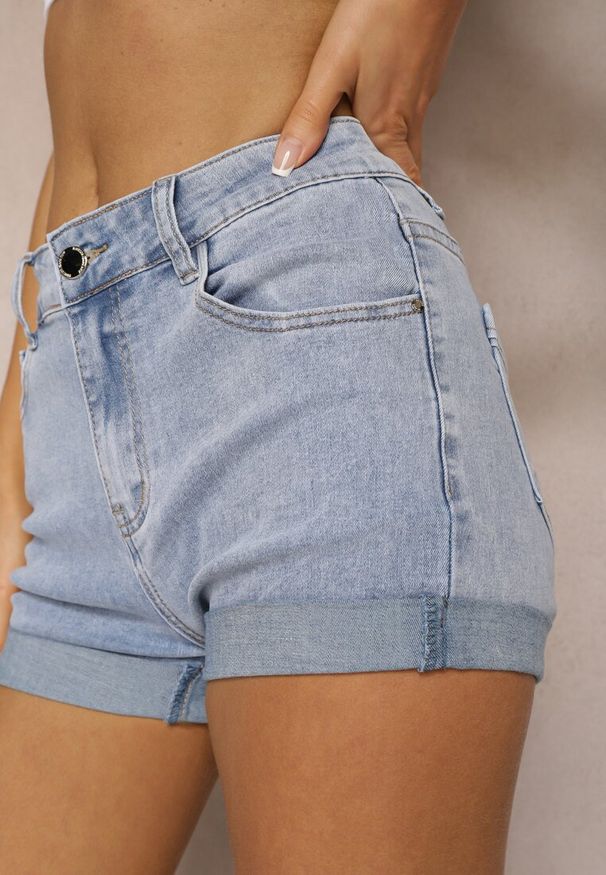Renee - Niebieskie Szorty Jeansowe High Waist z Dodatkiem Bawełny Neldara. Okazja: na co dzień. Stan: podwyższony. Kolor: niebieski. Materiał: bawełna, jeans. Styl: klasyczny, elegancki, casual