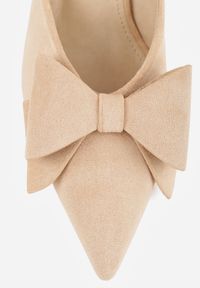 Born2be - Beżowe Klapki na Szpilce Typu Mule Ozdobione Kokardką Lorailea. Nosek buta: otwarty. Kolor: beżowy. Materiał: zamsz, skóra. Wzór: aplikacja. Sezon: lato. Obcas: na szpilce. Wysokość obcasa: średni #9