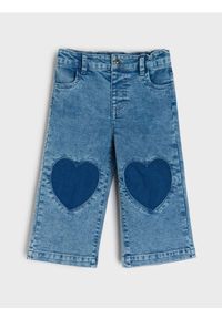 Sinsay - Jeansy pull on z naszywkami w kształcie serca - niebieski. Kolor: niebieski. Materiał: jeans. Wzór: aplikacja