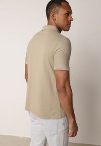 Born2be - Ciemnozielona Gładka Koszulka Polo o Klasycznym Kroju Sinopea. Okazja: na co dzień, do pracy, na spotkanie biznesowe. Typ kołnierza: polo. Kolor: zielony. Materiał: jeans. Wzór: gładki. Styl: klasyczny #6