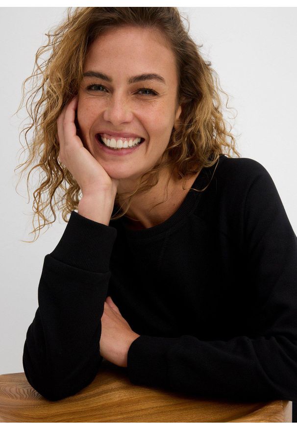 bonprix - Sukienka dresowa z miękkiego materiału frotte. Kolor: czarny. Materiał: materiał, dresówka. Długość rękawa: raglanowy rękaw. Wzór: prążki