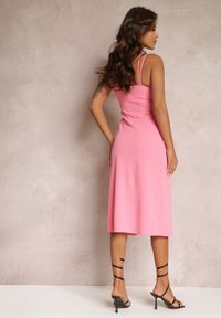 Renee - Różowa Sukienka z Rozcięciem na Ramiączkach Neave. Kolor: różowy. Długość rękawa: na ramiączkach. Wzór: aplikacja. Styl: elegancki. Długość: midi #4