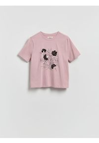 Reserved - Bawełniany t-shirt z nadrukiem - pastelowy róż. Kolor: różowy. Materiał: bawełna. Wzór: nadruk