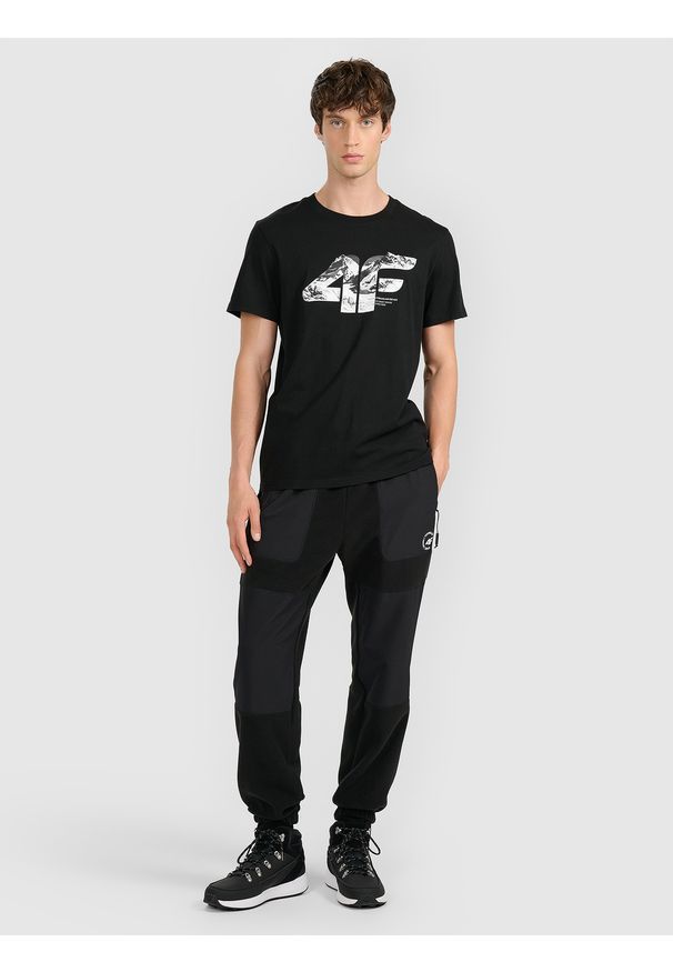 4f - 4F T-shirt regular z nadrukiem męski - czarny M. Okazja: na co dzień. Kolor: czarny. Materiał: dzianina, bawełna, materiał. Wzór: nadruk. Styl: casual