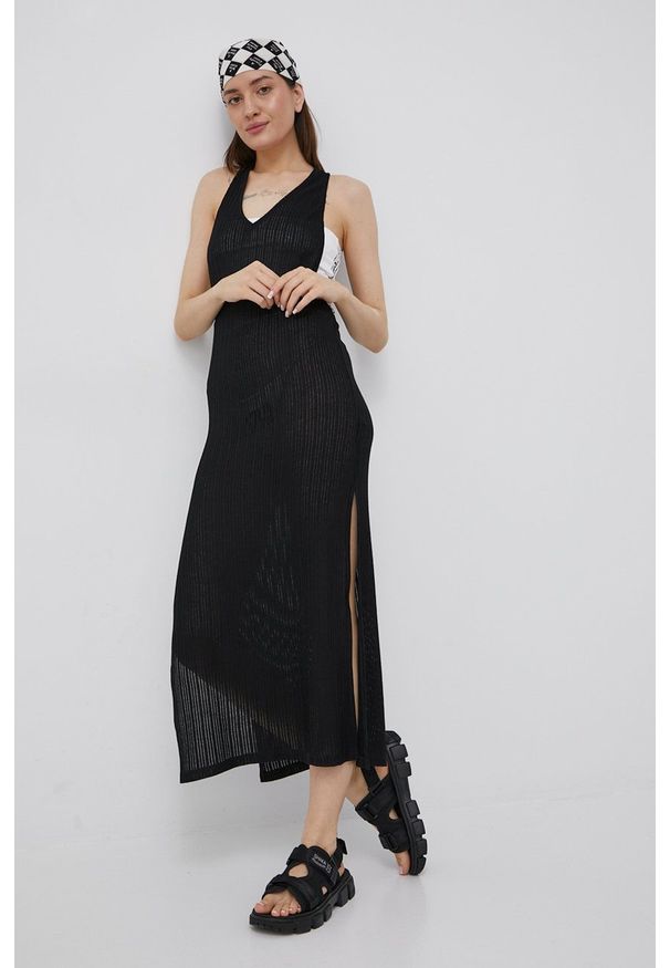 Superdry sukienka kolor czarny maxi dopasowana. Kolor: czarny. Materiał: dzianina. Długość rękawa: na ramiączkach. Wzór: gładki. Typ sukienki: dopasowane. Długość: maxi