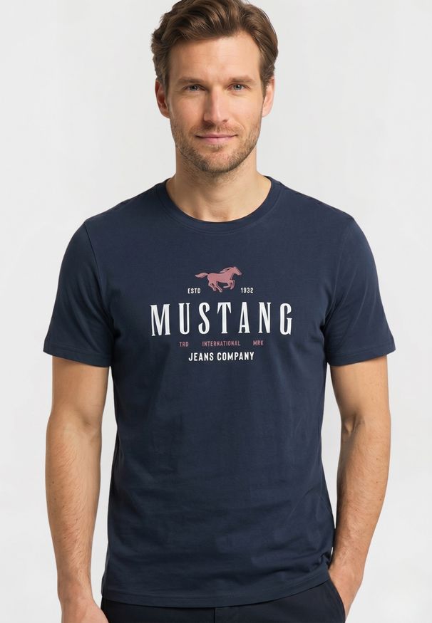 Męski T-Shirt Mustang Style Alex C Print Dark Sapphire 1016683 4136. Wzór: nadruk