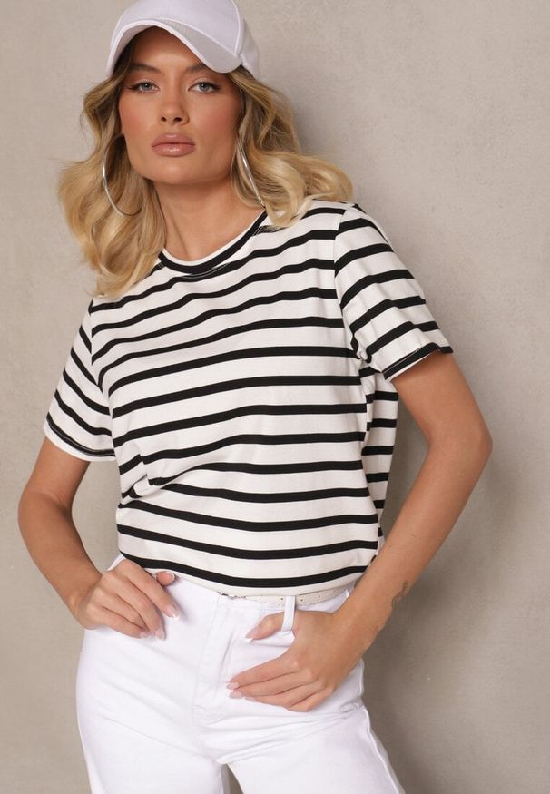 Renee - Czarna Bawełniana Bluzka Ozdobiona Paskami Nalendra. Okazja: do pracy, na co dzień. Kolor: czarny. Materiał: bawełna. Długość rękawa: krótki rękaw. Długość: krótkie. Wzór: aplikacja. Styl: elegancki, casual, klasyczny