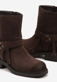 Born2be - Brązowe Botki w Stylu Biker Ozdobione Plecionym Sznurkiem i Guzikiem Orrizate. Okazja: na co dzień. Kolor: brązowy. Materiał: jeans, skóra. Wzór: aplikacja. Styl: casual